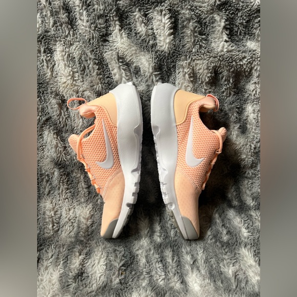 276: Nike Presto Fly (GS) - Picture 4 of 11